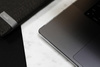Moshi iGlaze Hartschalenkoffer - MacBook Pro 16" (M4/M3/M2/M1/2024-2021) (Stealth Clear)