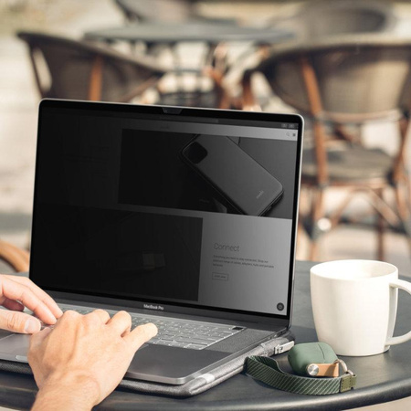 Moshi Umbra - MacBook Air 13.6" M2 screen protection film (2022) with privacy filter (black frame)