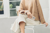 Moshi Altra - Etui z odpinaną smyczką iPhone 12 / iPhone 12 Pro (system SnapTo) (Sahara Beige)