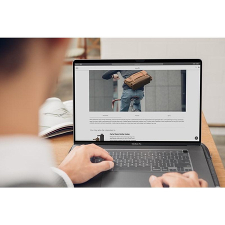 Moshi Umbra - Film de protection d'écran MacBook Pro 16" avec filtre de confidentialité (cadre noir)