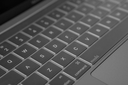 Moshi ClearGuard MB - Překrytí klávesnice MacBooku Pro 13" / 15" (americké rozložení)
