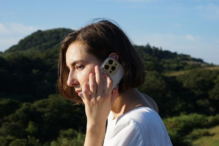 Moshi iGlaze - iPhone 14 tok (Luna ezüst)