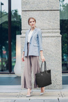 Moshi Aria - Women's bag with 13" laptop sleeve (Slate Black)
