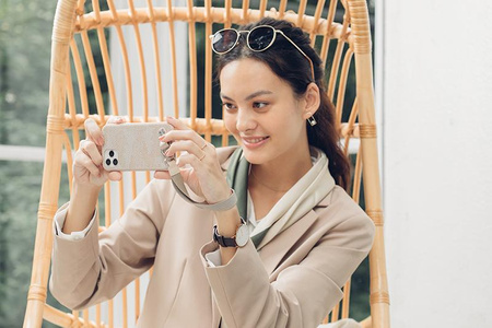 Moshi Altra - tok levehető kulccsal iPhone 12 / iPhone 12 Pro (SnapTo rendszer) (Sahara Beige)